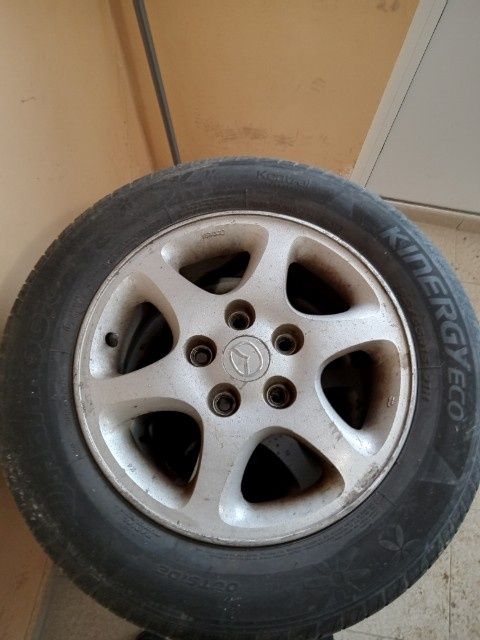 Продавам лети джанти с гумите