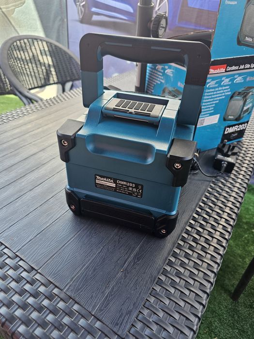 Продавам тонколона Makita DMR 203