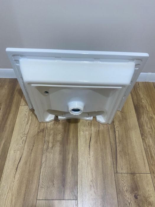 Раковина фарфоровая -60см