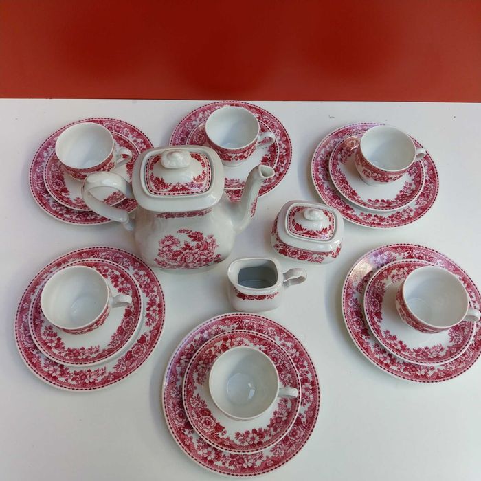 НАЙ ДОБРАТА ОФЕРТА Порцеланов Сервиз за кафе / Чай Royal Derby