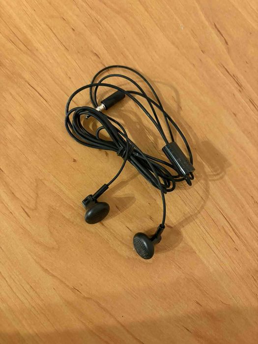 Стерео слушалки с нагреватели за уши