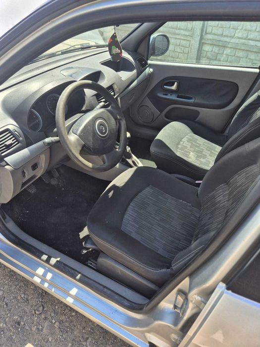 Dezmembram Renault Symbol 1.2 benzina an 2009 capota motor /bara / aripa /far
