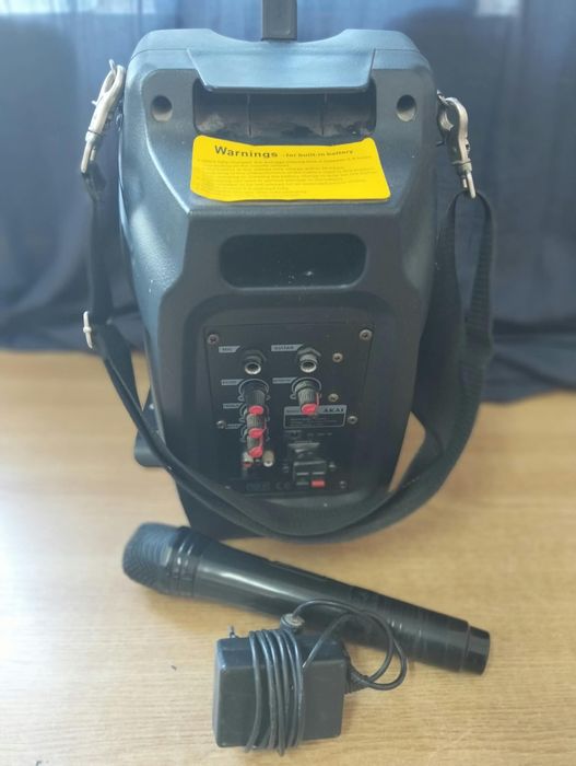 Boxa activa Akai + microfon și telecomanda