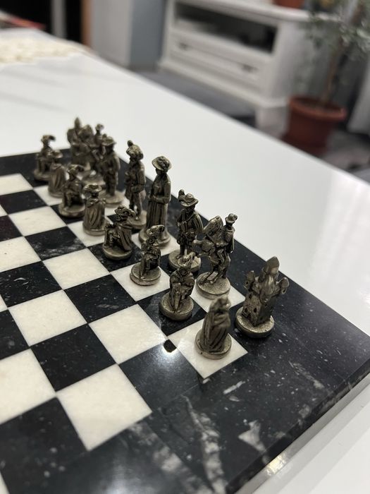 Красив антикварен шах