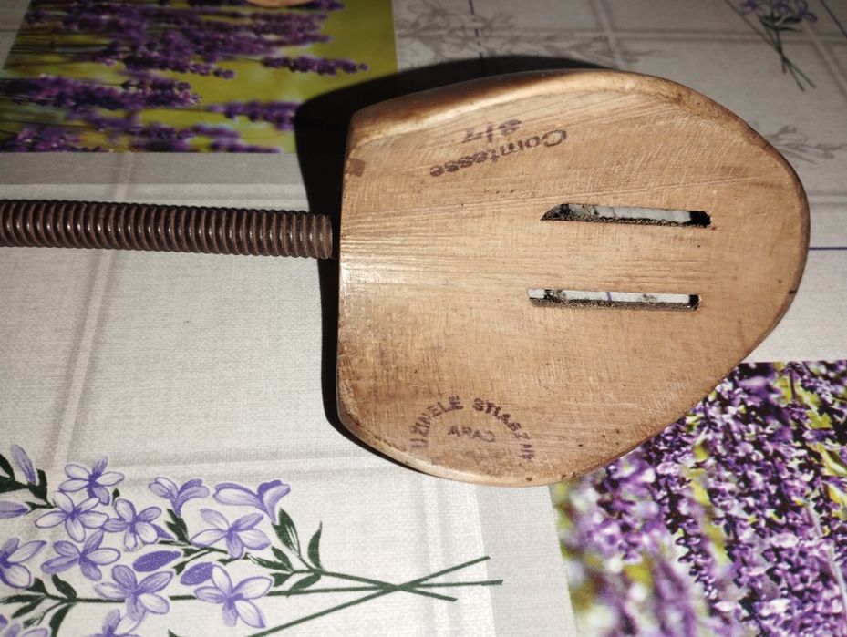 Vând calapod de lemn și frecalau vechi