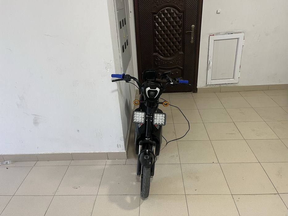 продается электро скутер ск8