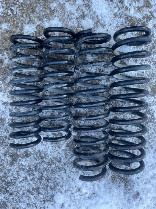 Пружини за w124 седан