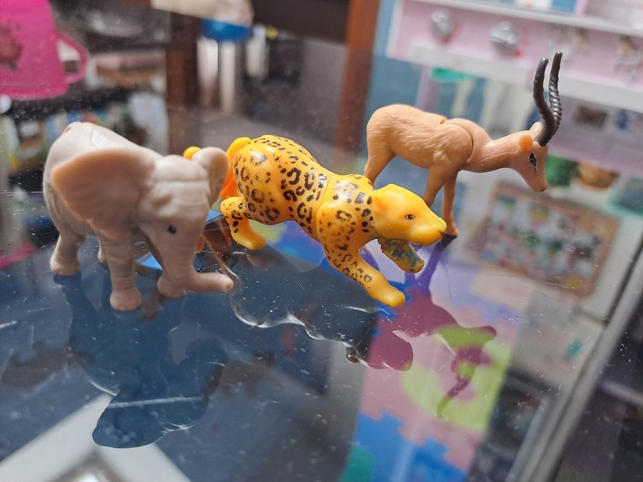 Киндер яйца играчки
