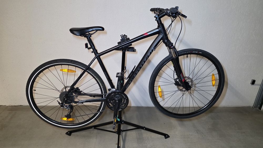 Vând bicicleta Specialized CrossTrail