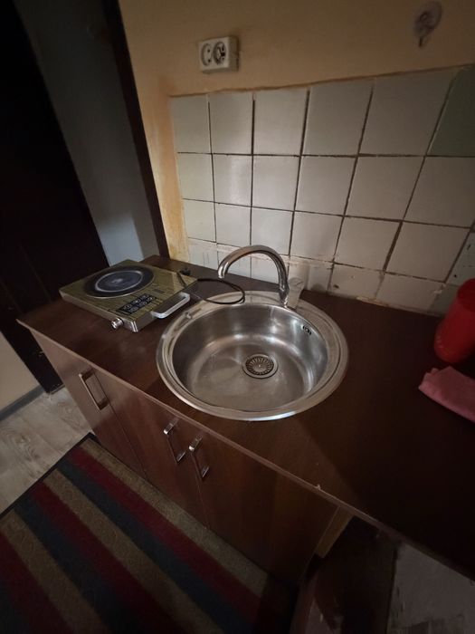 Бир хоналик уй ижарага берилади. Оилага