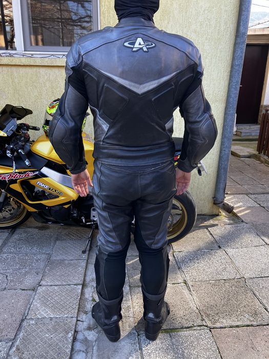 Екип Akito 54 размер с протектори