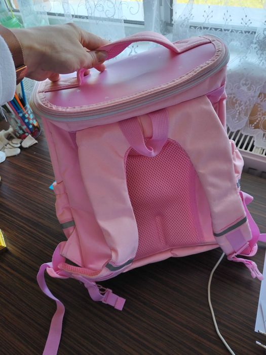 Ghiozdan calitate garantată, la 150 RON + skateboard cadou