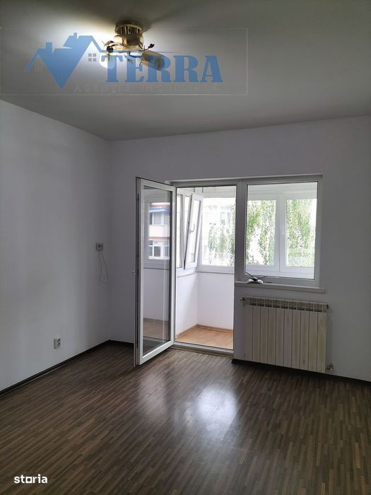 Garsonieră spaţioasă şi luminoasă de închiriat - Mioveni.