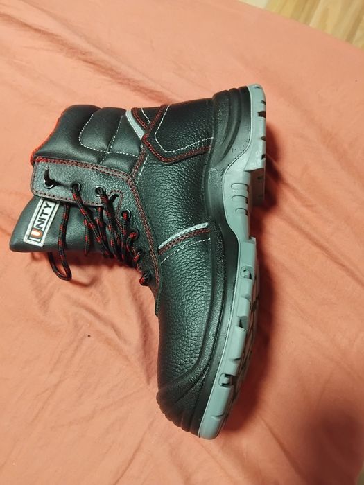 Работни обувки нови.