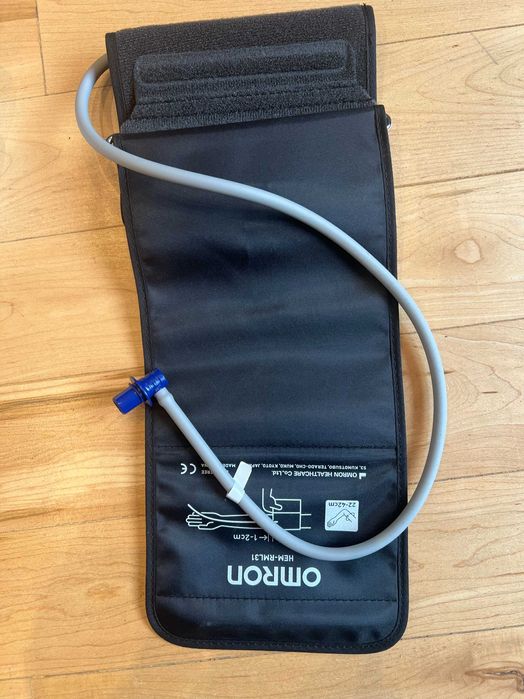 Апарат за измерване на кръвното налягане Omron HEM-7144T2 & Omron HEM-RML31 Универсален размер маншет за апарат за кръвно налягане 22 - 42 см