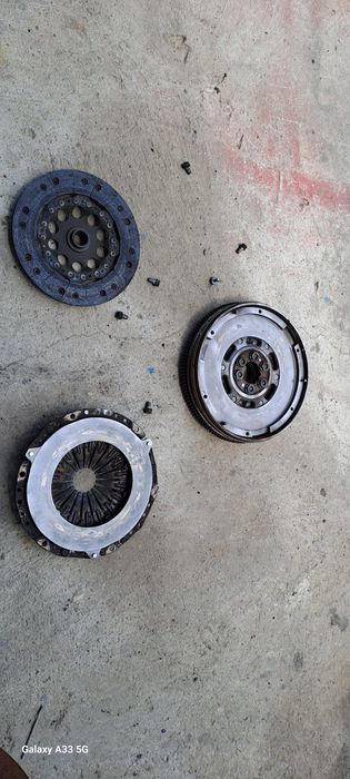 Съединител к-т с демпферен маховик АУДИ A-4/ Audi- 1.9тди 228мм.