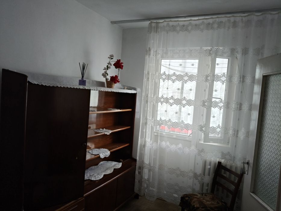 Închiriez apartament