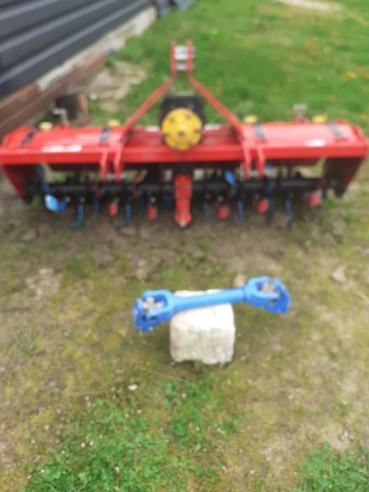 Vând freză nouă cu latimea de 1.80, cu disc de ambreiaj plus tirant central original nou.