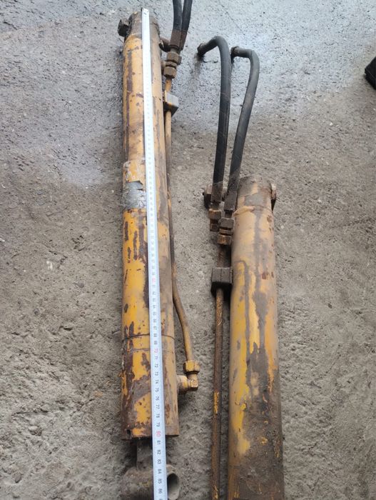 Pistoane hidraulice excavator – pentru cupă / braț, stare bună
