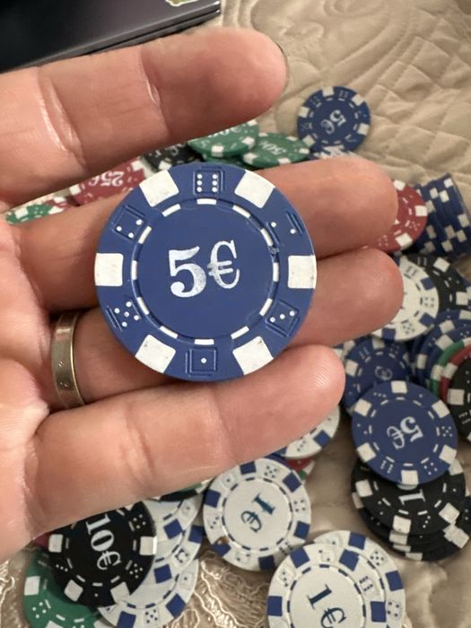 Фишкалар сатылады достарынмен ойнауга