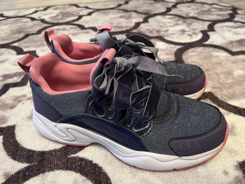 Продам кроссовки Fila!