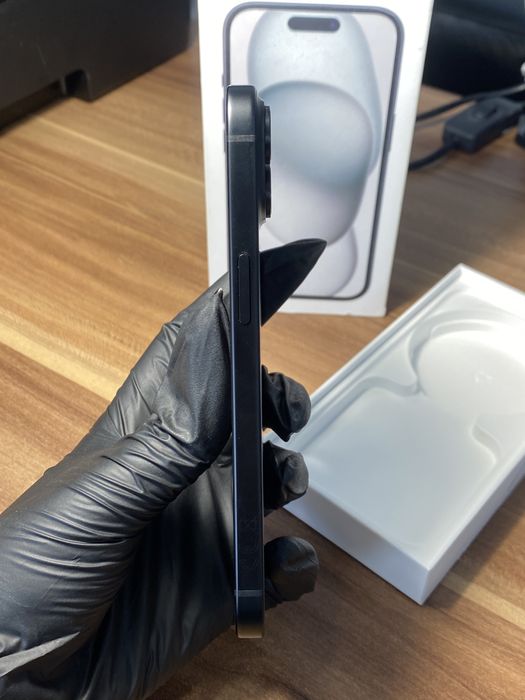 iPhone 15• 128 GB • Black