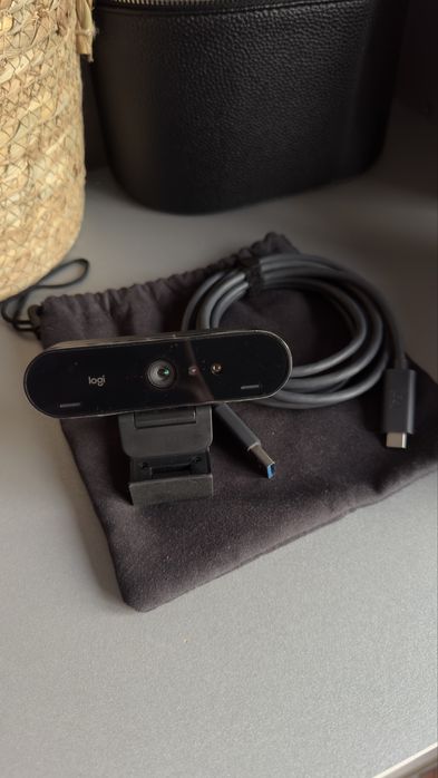 Веб-камера Logitech Brio черный