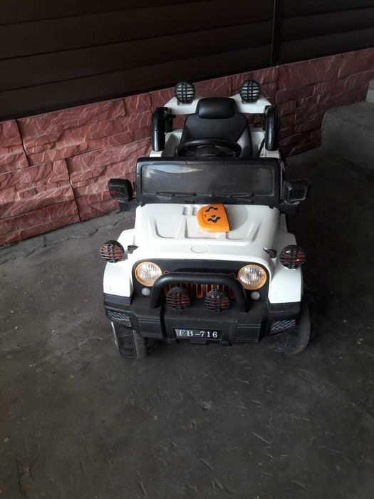 Машинка детская в хорошем состоянии.