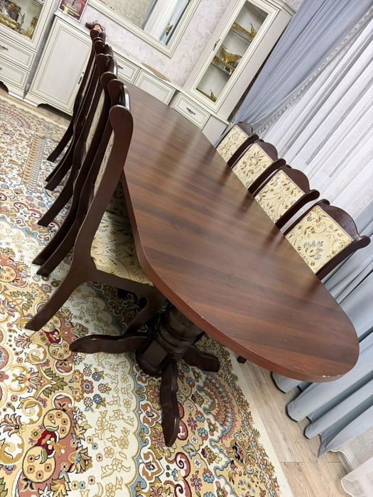 Срочно продам стол и стулья