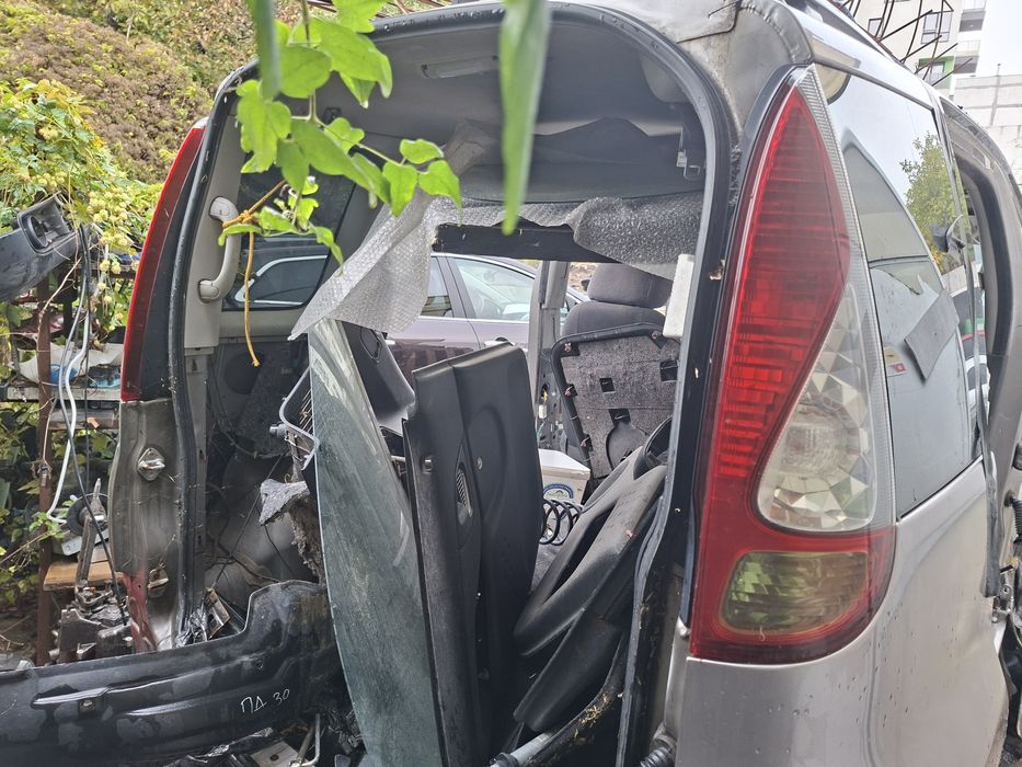 Туьота ярис версу 1.4 дизел 2003година  на части