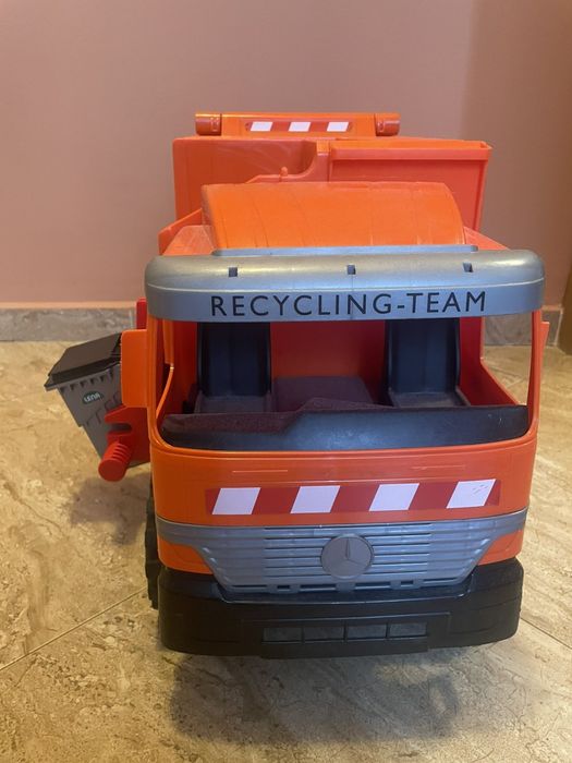 Лена мерцедес боклукчийски камион