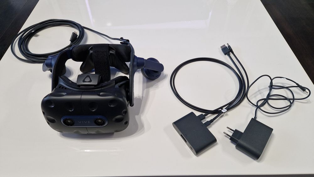 Очила за виртуална реалност HTC VIVE PRO 2