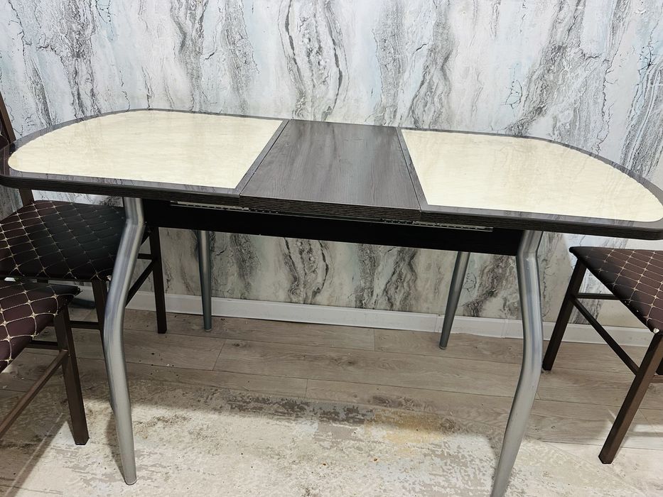 Обеденный стол б/у