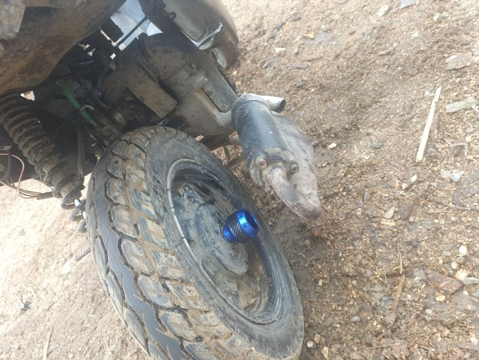 Vand scuter Aprilia amico de 49cc 2t prețul este negociabil 950 de lei