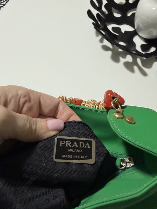 Vând poșetǎ Prada