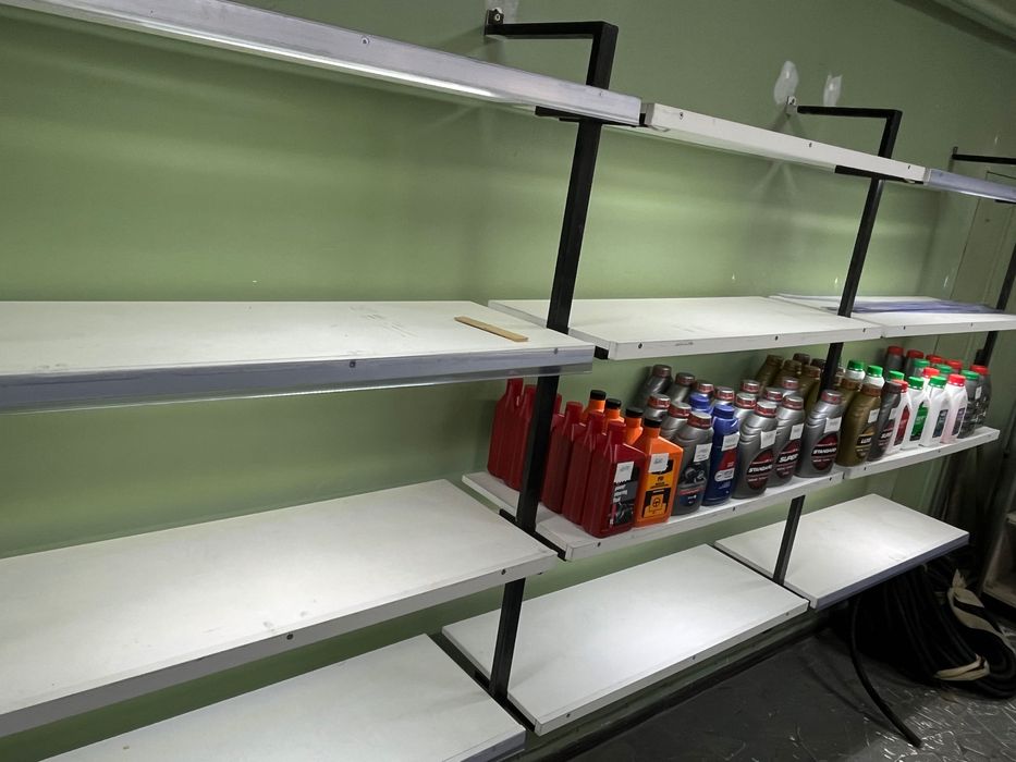 Полки, стеллаж,стол.