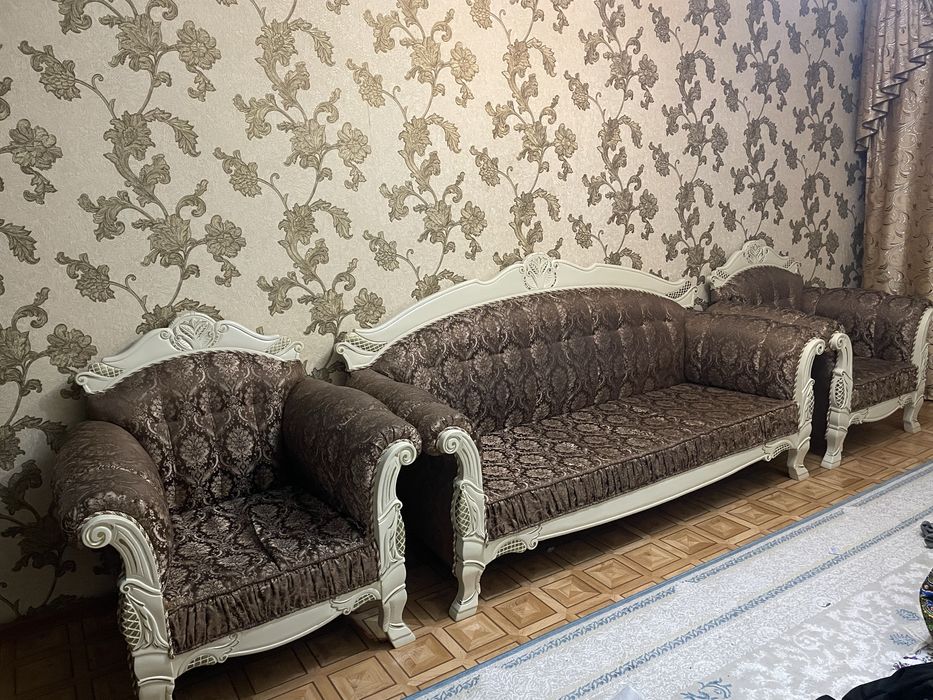 Продам диван и два кресла