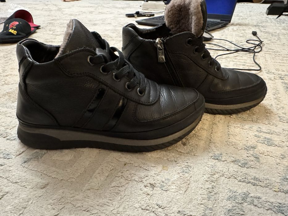 Кожаные  ботинки