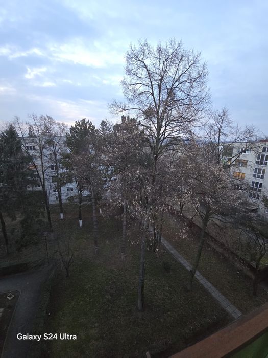 Vand apartament cu 3 camere