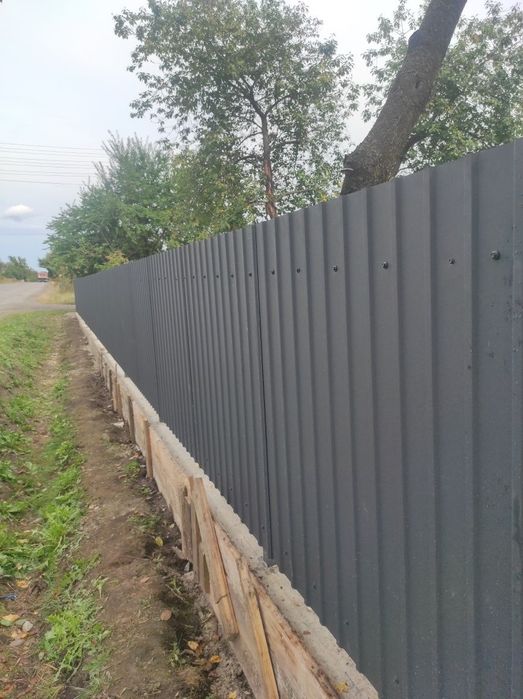 Vand garduri și porți la comanda clientului din materialele mele