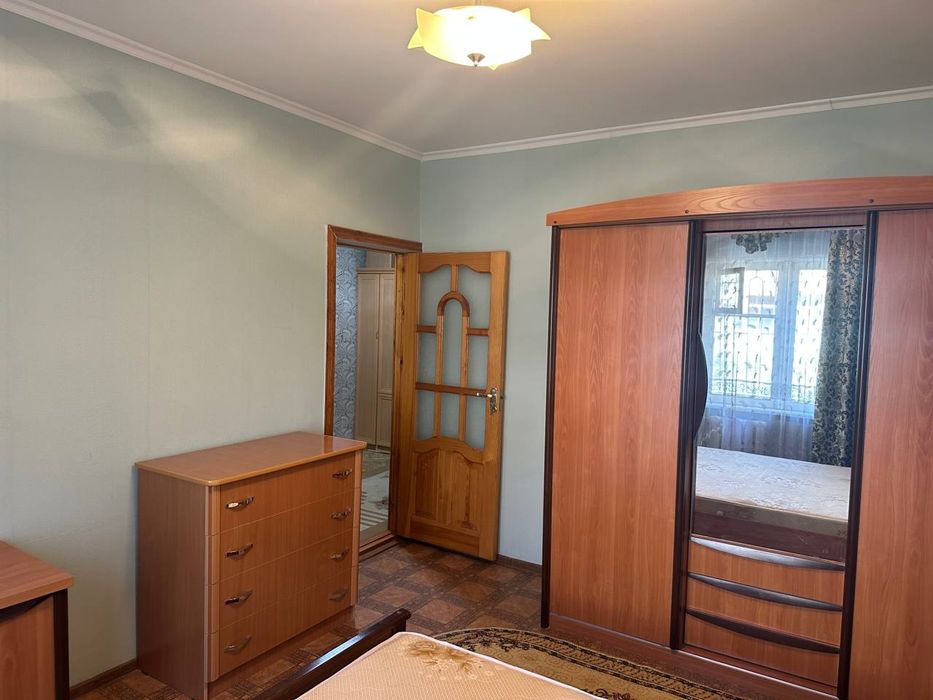 3 хонали уй сотилади 2-кават  Манзил мустакиллик кучаси(Ески мелодия)