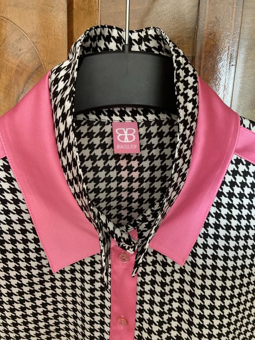 Bluza dama , masura 48, alb cu negru si garnitura roz fucsia