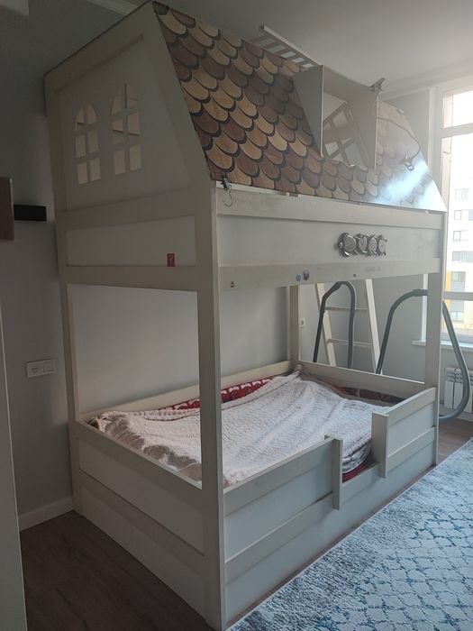 Кровать двухъярусная