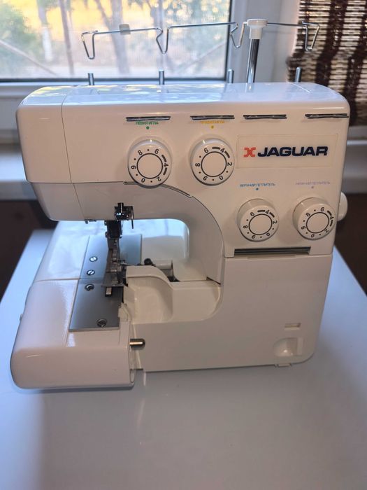 Продам оверлок Jaguar