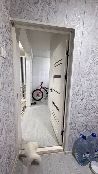 Шахар марказида 2 хонали уй тезда сотилади.