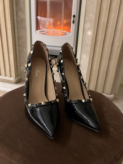 Vand pantofi eleganti cu tinte