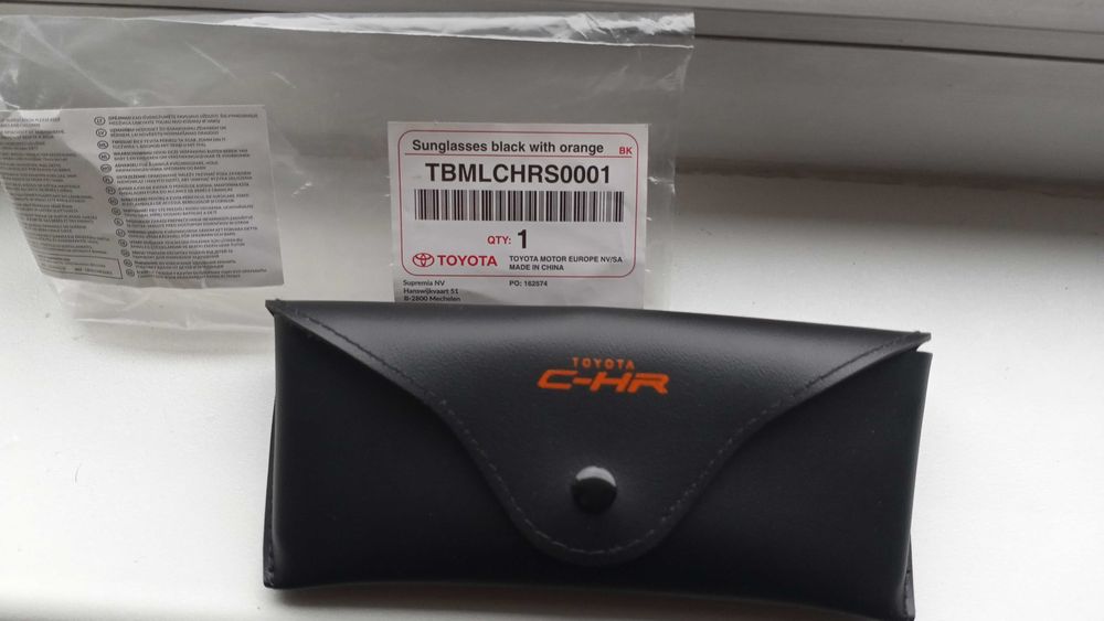 Oригинални чисто нови очила ,лимитирана серия модел toyota-C-HR