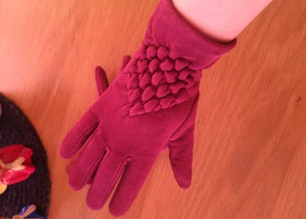 Дамски ръкавици и шапки