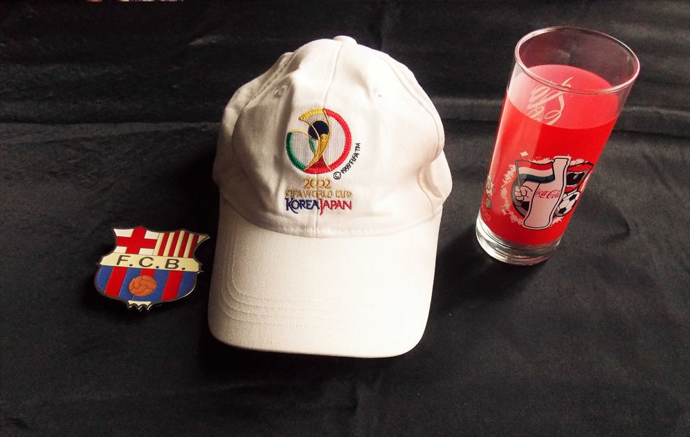 Три предмета с футбольной символикой