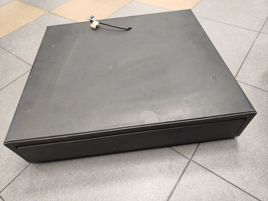 чекмедже за пари